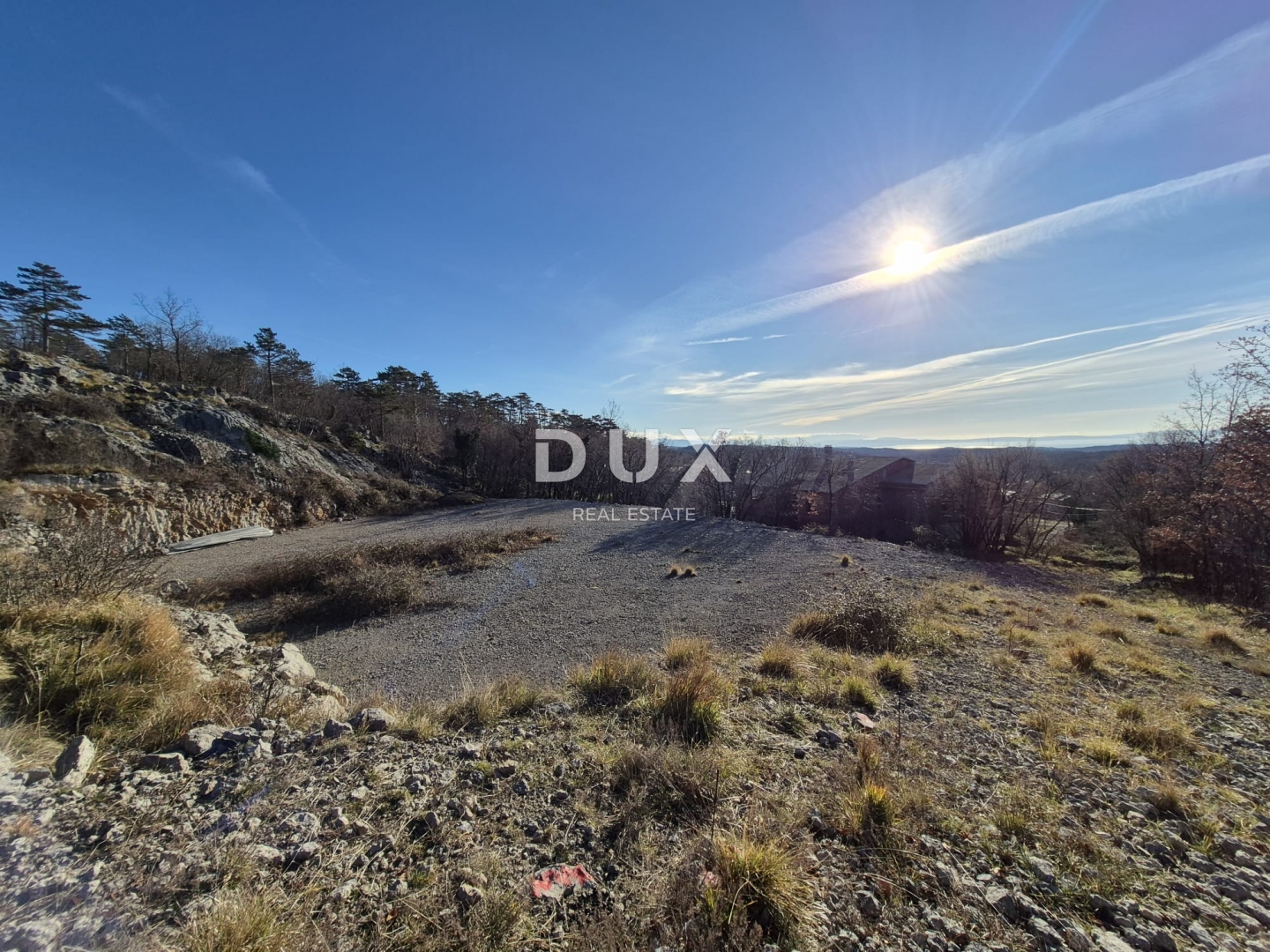 KLANA, ŠKALNICA – građevinsko zemljište 1361 m2, snižena cijena, prilika!