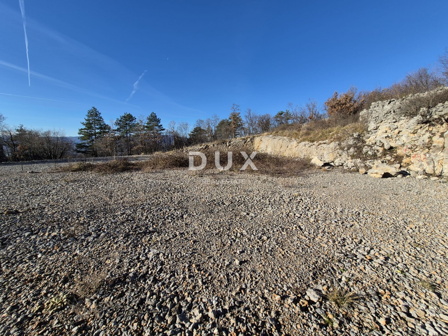 KLANA, ŠKALNICA – građevinsko zemljište 1361 m2, snižena cijena, prilika!