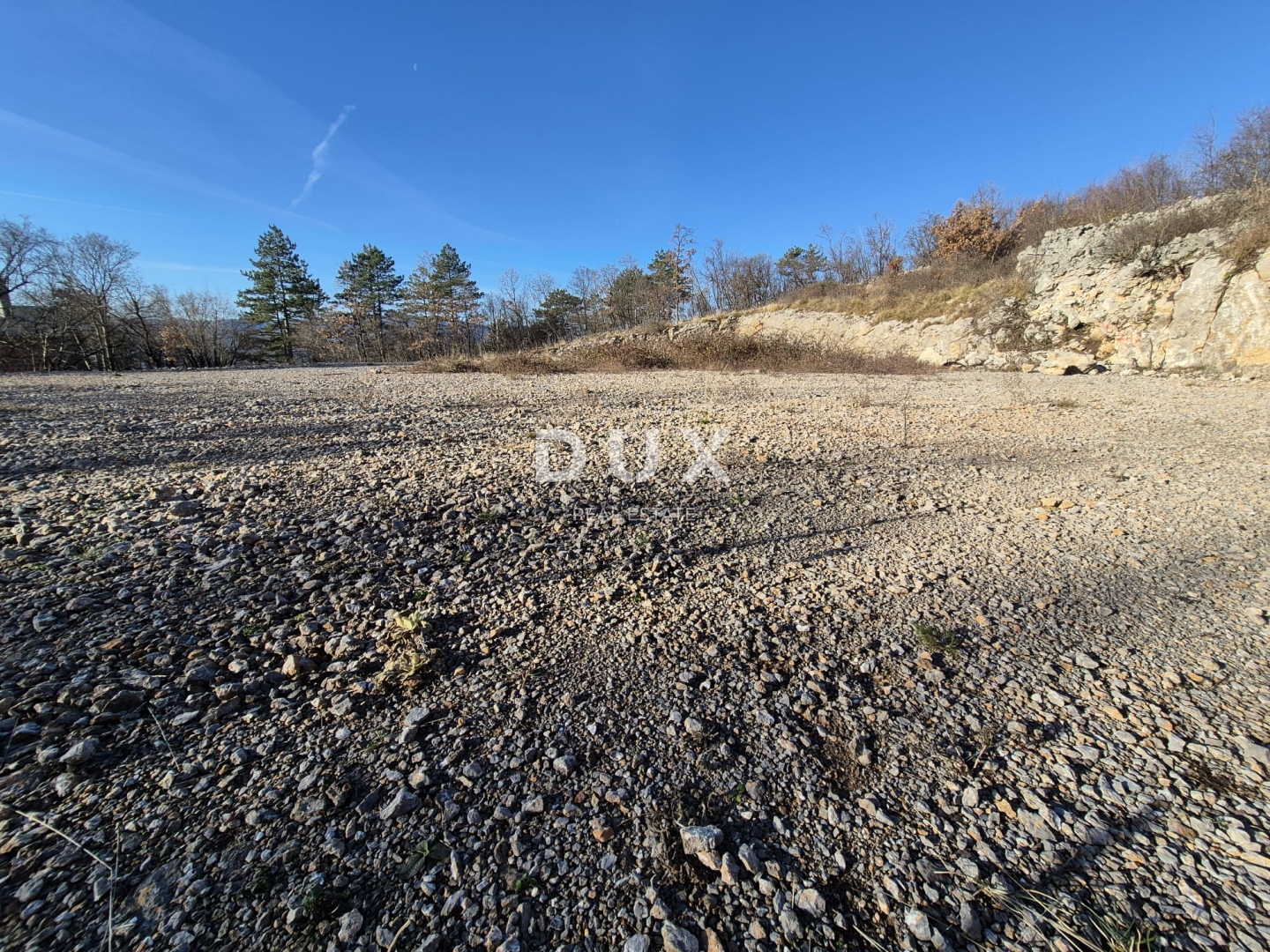 KLANA, ŠKALNICA – građevinsko zemljište 1361 m2, snižena cijena, prilika!