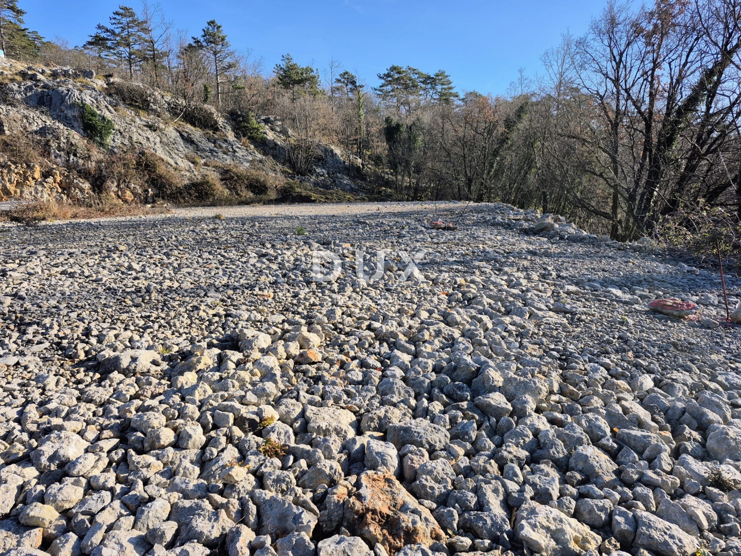 KLANA, ŠKALNICA – građevinsko zemljište 1361 m2, snižena cijena, prilika!