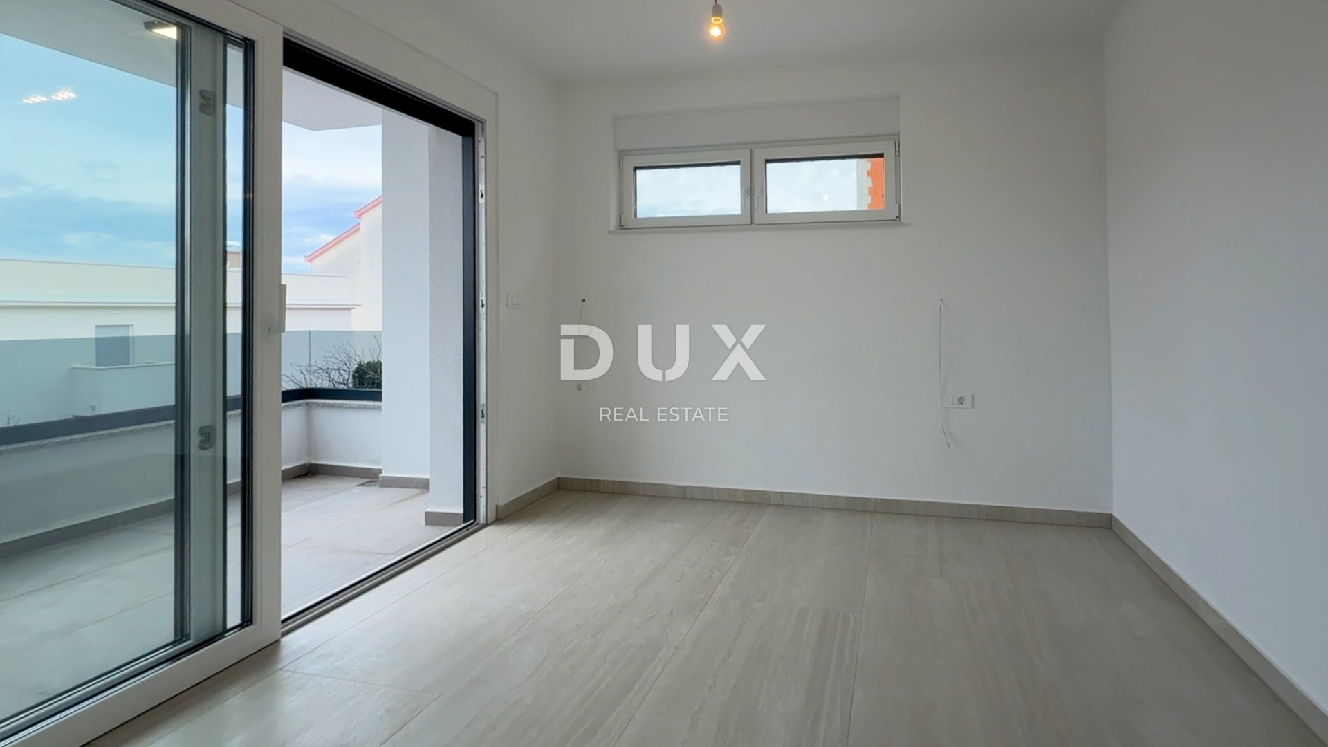 CRIKVENICA, DRAMALJ - Dvoetažni apartman sa bazenomna 300 metara od mora!