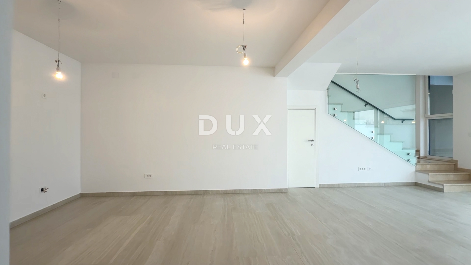 CRIKVENICA, DRAMALJ - Dvoetažni apartman sa bazenomna 300 metara od mora!