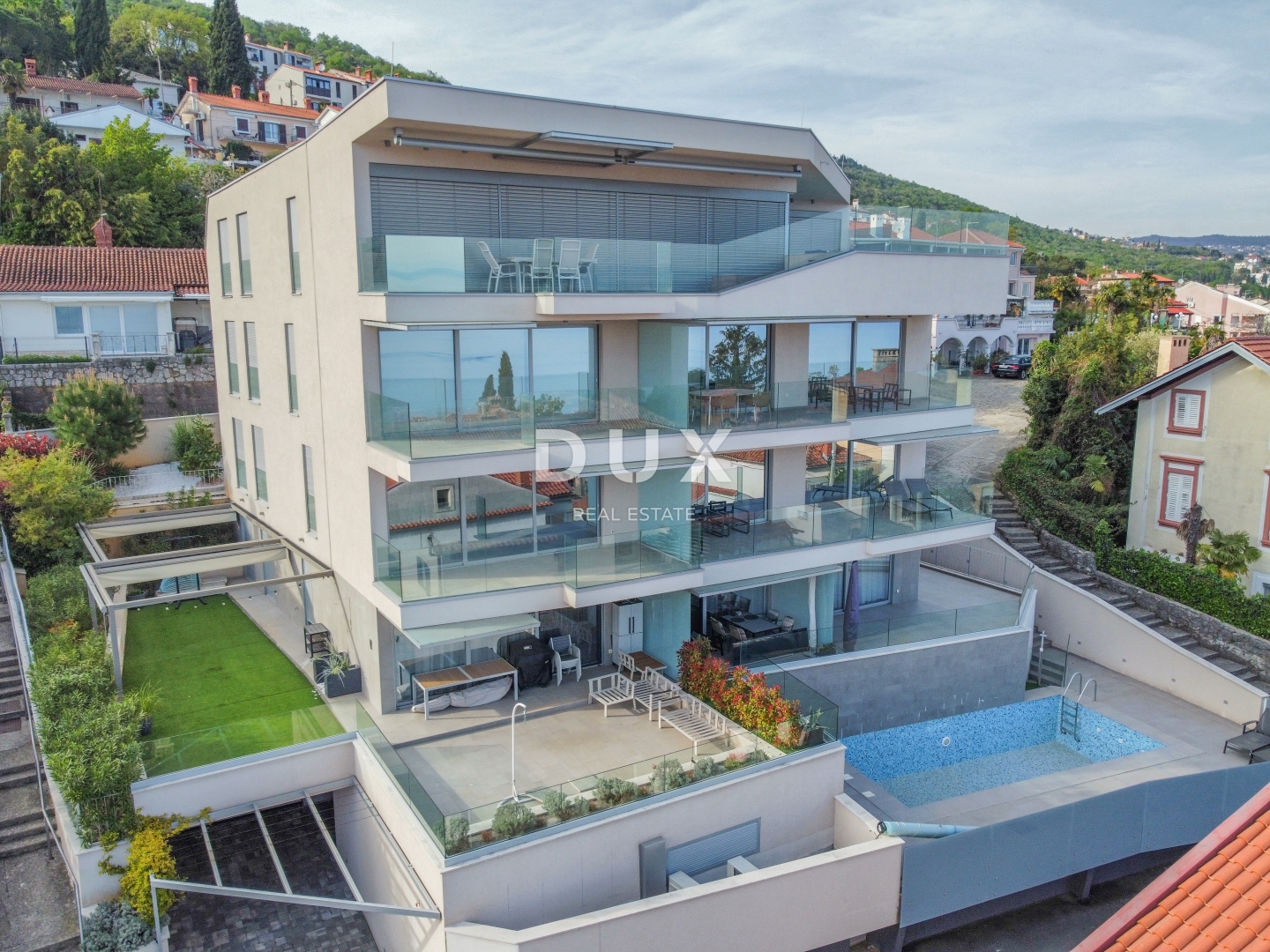    OPATIJA, CENTER - apartment in a completed luxury new building with garage and swimming pool