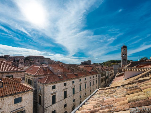 Dubrovnik, renovirana kamena vila na Stradunu 