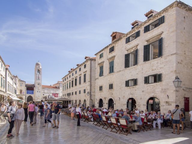 Prodaje se renovirana barokna palača na Stradunu, Dubrovnik