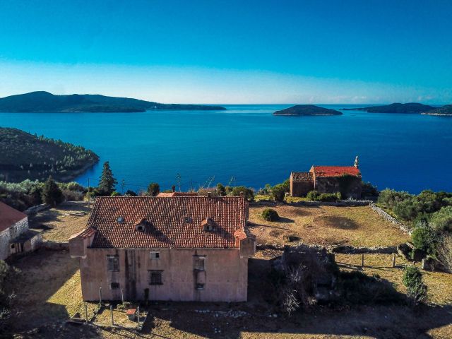 Povijesni ljetnikovac s dodatnim objektima 