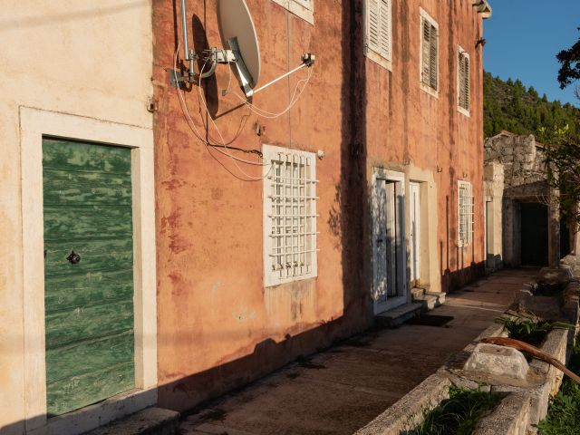 Prodaja šarmantnog imanja s pogledom na more u okolici Dubrovnika