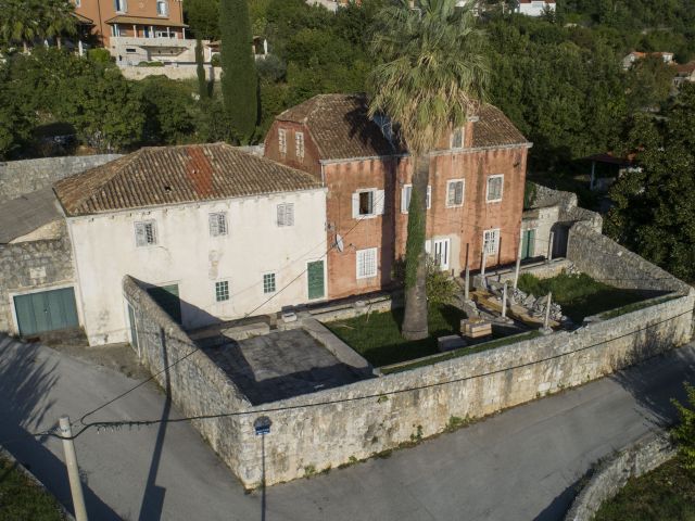 Prodaja šarmantnog imanja s pogledom na more u okolici Dubrovnika