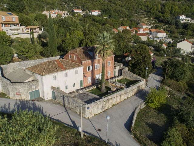 Prodaja šarmantnog imanja s pogledom na more u okolici Dubrovnika