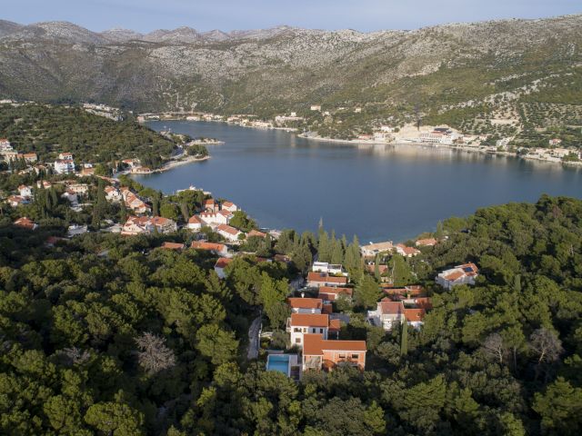 Prelijepa kamena kuća novije gradnje s pogledom na more u Zatonu kraj Dubrovnika 