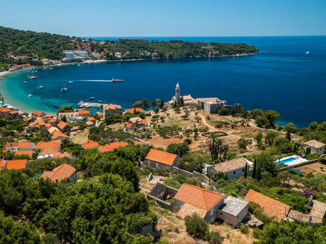 Kuća i zemljište u netaknutoj prirodi na otoku Lopudu