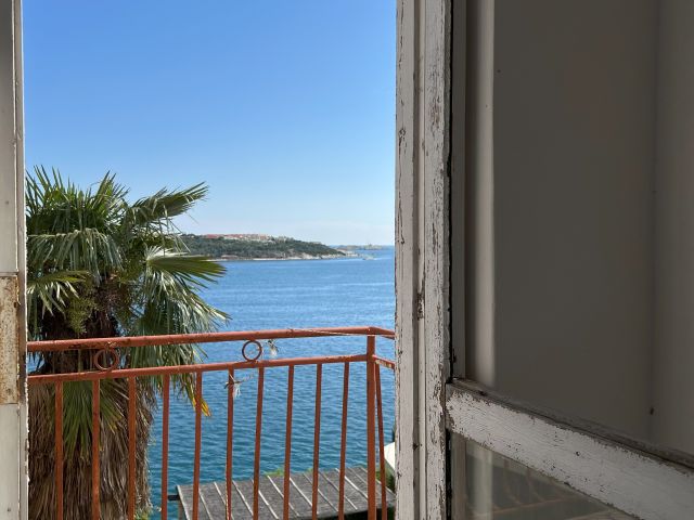 Sale of a house with a valid building permit by the sea near Dubrovnik