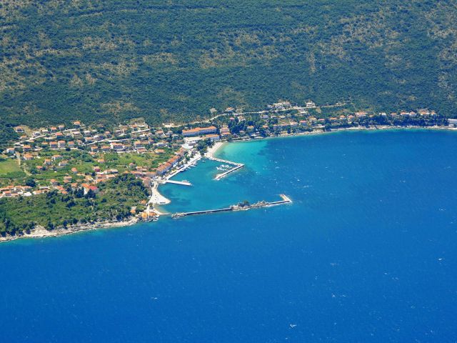 Prodaja atraktivnog građevinskog zemljišta u centru Trpnja na Pelješcu