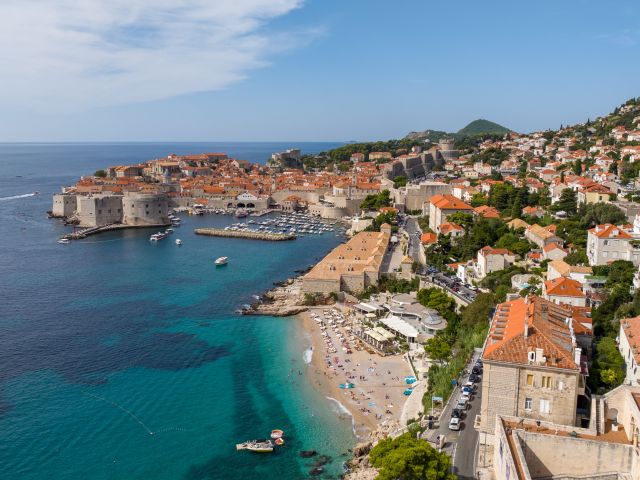 Komforni trosobni stan s nevjerojatnim pogledom na more i staru gradsku jezgru / Dubrovnik