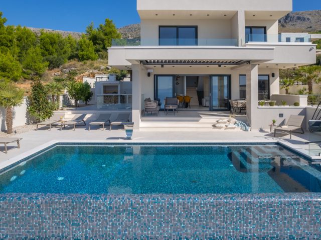 A modern luxury villa with a pool, an oasis of elegance and comfort/ SURROUNDINGS OF SPLIT