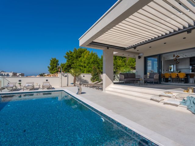 A modern luxury villa with a pool, an oasis of elegance and comfort/ SURROUNDINGS OF SPLIT