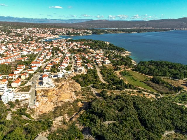 Prodaja zemljišta u gradu Krku prvi red do mora