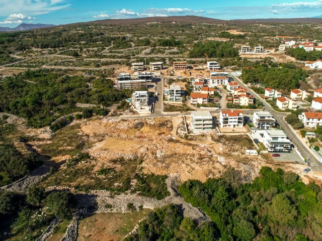 Prodaja zemljišta u gradu Krku prvi red do mora