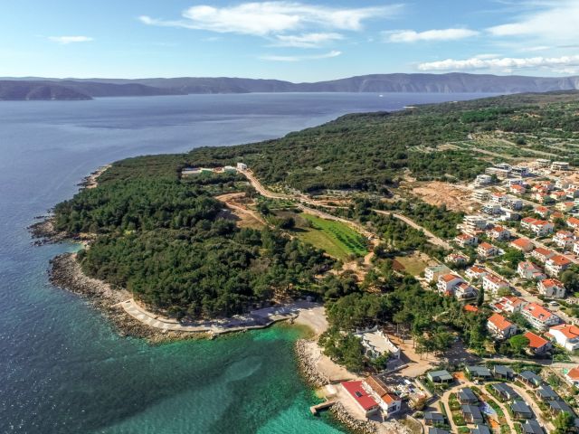 Prodaja zemljišta u gradu Krku prvi red do mora