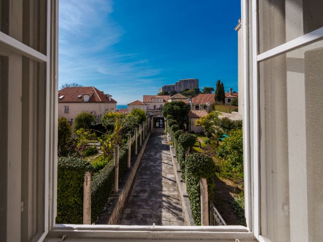 Sale of an impressive apartment in an attractive location in Pile, Dubrovnik