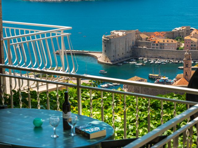 Sale of a beautiful apartment with an additional unit and a view of the Old Town, Dubrovnik