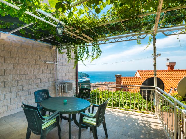 Sale of a beautiful apartment with an additional unit and a view of the Old Town, Dubrovnik