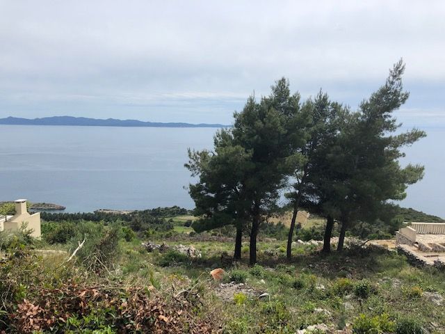 Sale of an agricultural land with ruins on the Pelješac peninsula