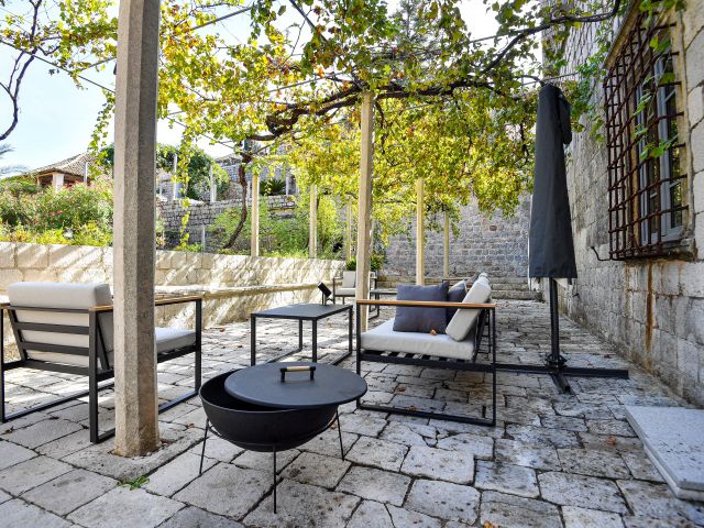 Sale of a historic summer residence on Sipan Island near Dubrovnik