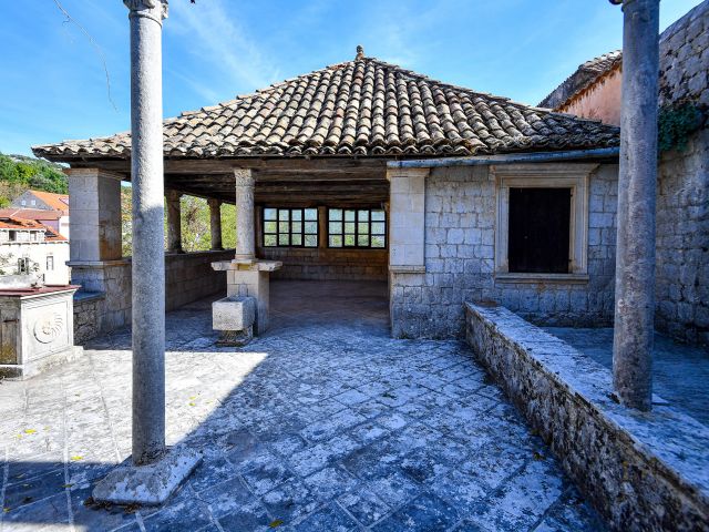 Sale of a historic summer residence on Sipan Island near Dubrovnik