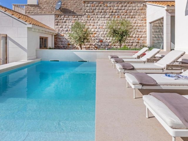 Exclusive modern villa with pool for sale in Dubrovnik centre