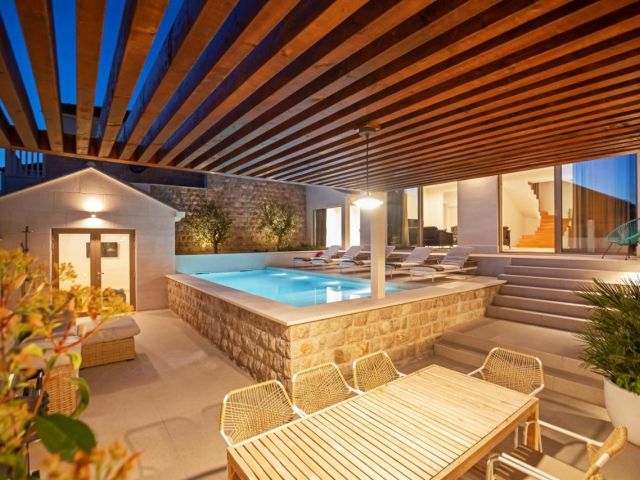 Exclusive modern villa with pool for sale in Dubrovnik centre