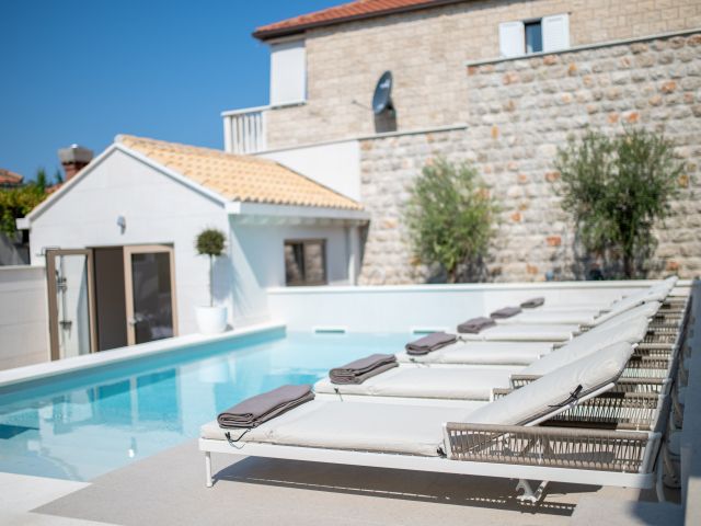 Exclusive modern villa with pool for sale in Dubrovnik centre