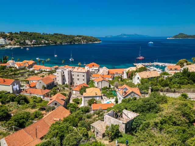 Sale of a semi-detached ruined house on the island of Lopud near Dubrovnik