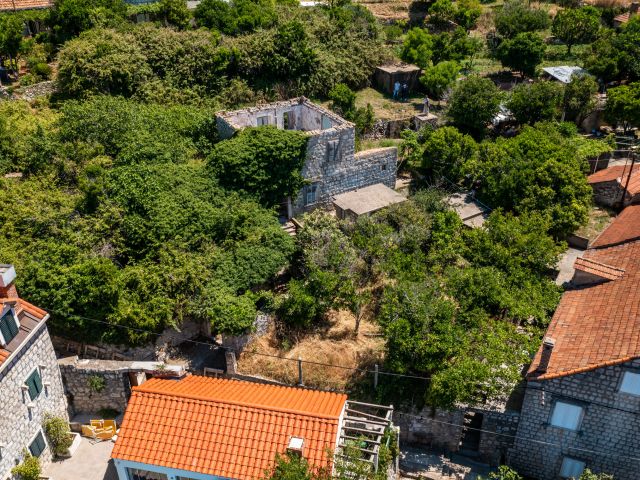 Sale of a semi-detached ruined house on the island of Lopud near Dubrovnik