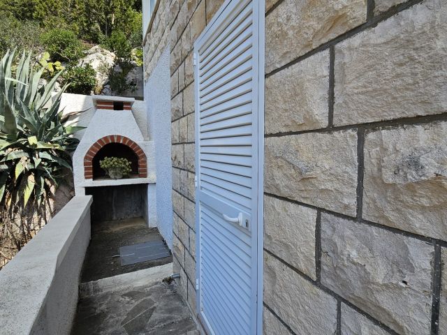 Sale of a stone house with a beautiful sea view on Pelješac, Trstenik