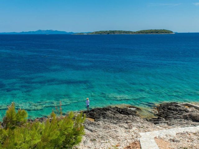 Prodaja ekskluzivne vile prvi red do mora na otoku Korčuli