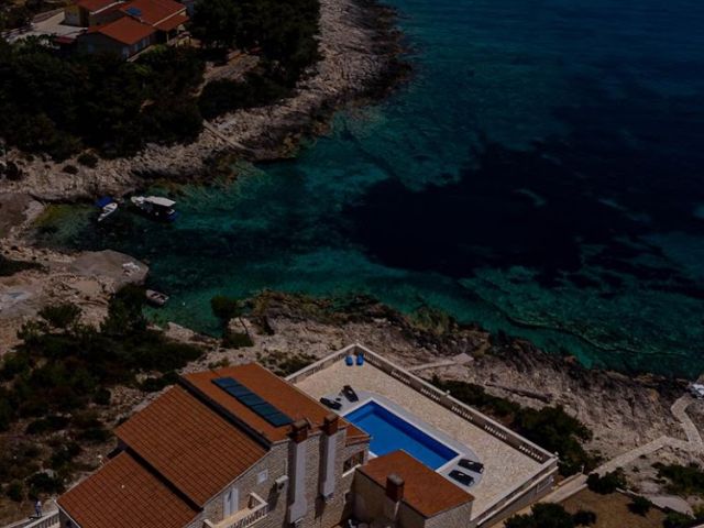 Prodaja ekskluzivne vile prvi red do mora na otoku Korčuli