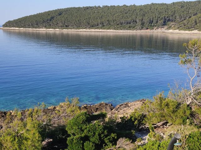 Prodaja atraktivne luksuzne vile prvi red uz more na otoku Korčuli