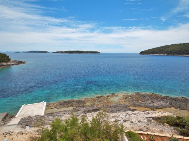 Prodaja atraktivne luksuzne vile prvi red uz more na otoku Korčuli