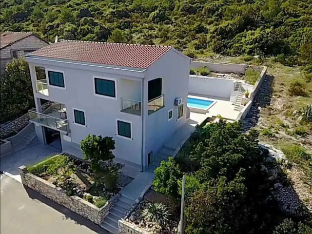 Prodaja atraktivne kuće s pogledom na more na Korčuli