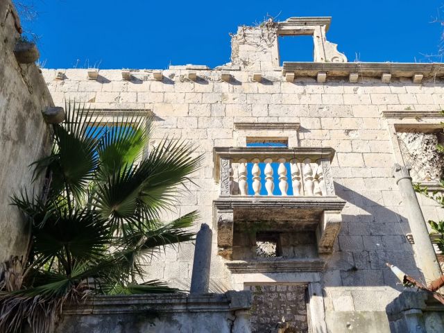 Sale of old stone house in the center of Korcula