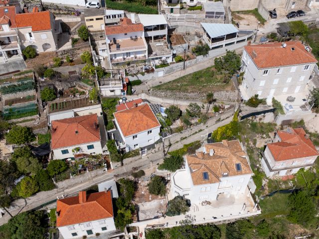 Beautiful house for sale, with a yard overlooking the sea and the old town, Dubrovnik