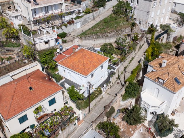 Beautiful house for sale, with a yard overlooking the sea and the old town, Dubrovnik