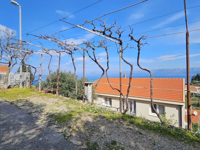 Sale of a family house with big outdoor area on Pelješac peninsula, Dubrovnik