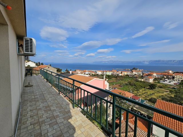 Sale of a family house with big outdoor area on Pelješac peninsula, Dubrovnik