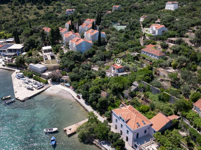 Prodaja šarmantne kamene kuće uz more na otoku Koločepu, Dubrovnik