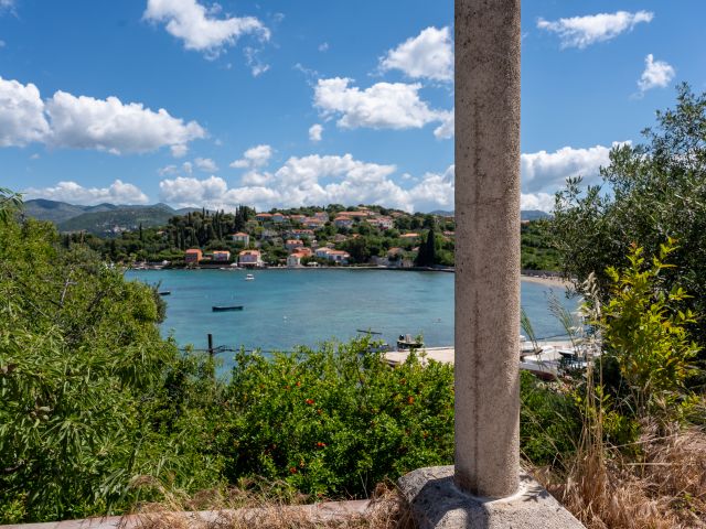 Prodaja šarmantne kamene kuće uz more na otoku Koločepu, Dubrovnik