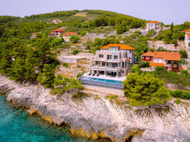 Prodaje se luksuzna vila u Prigradici na Korčuli