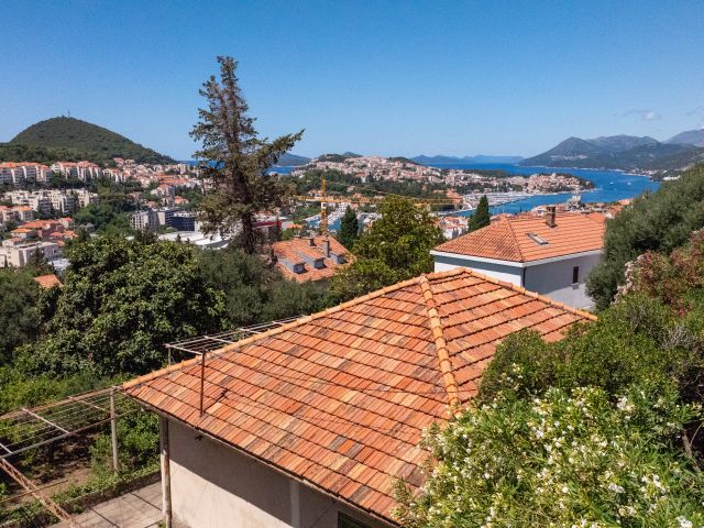 House for sale with building land plot in the centre of Dubrovnik