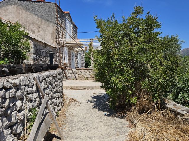 Prodaja šarmantne kamene kuće uz more na otoku Koločepu, Dubrovnik